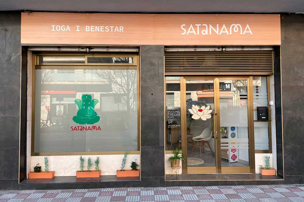 Satanama Entrada